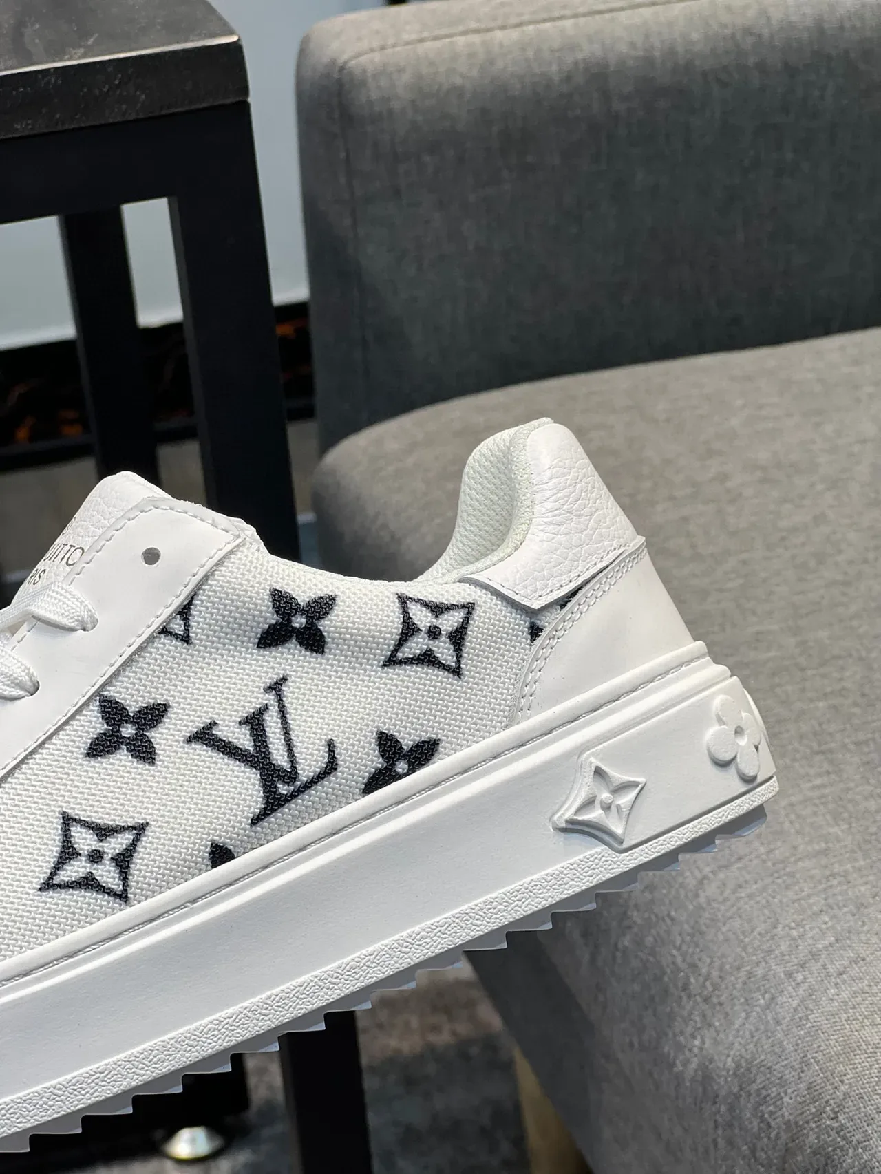 Louis Vuitton LV Trainer Branco e Preto Monogrammed Canvas Platform Sole Lifestyle Sneakers 8