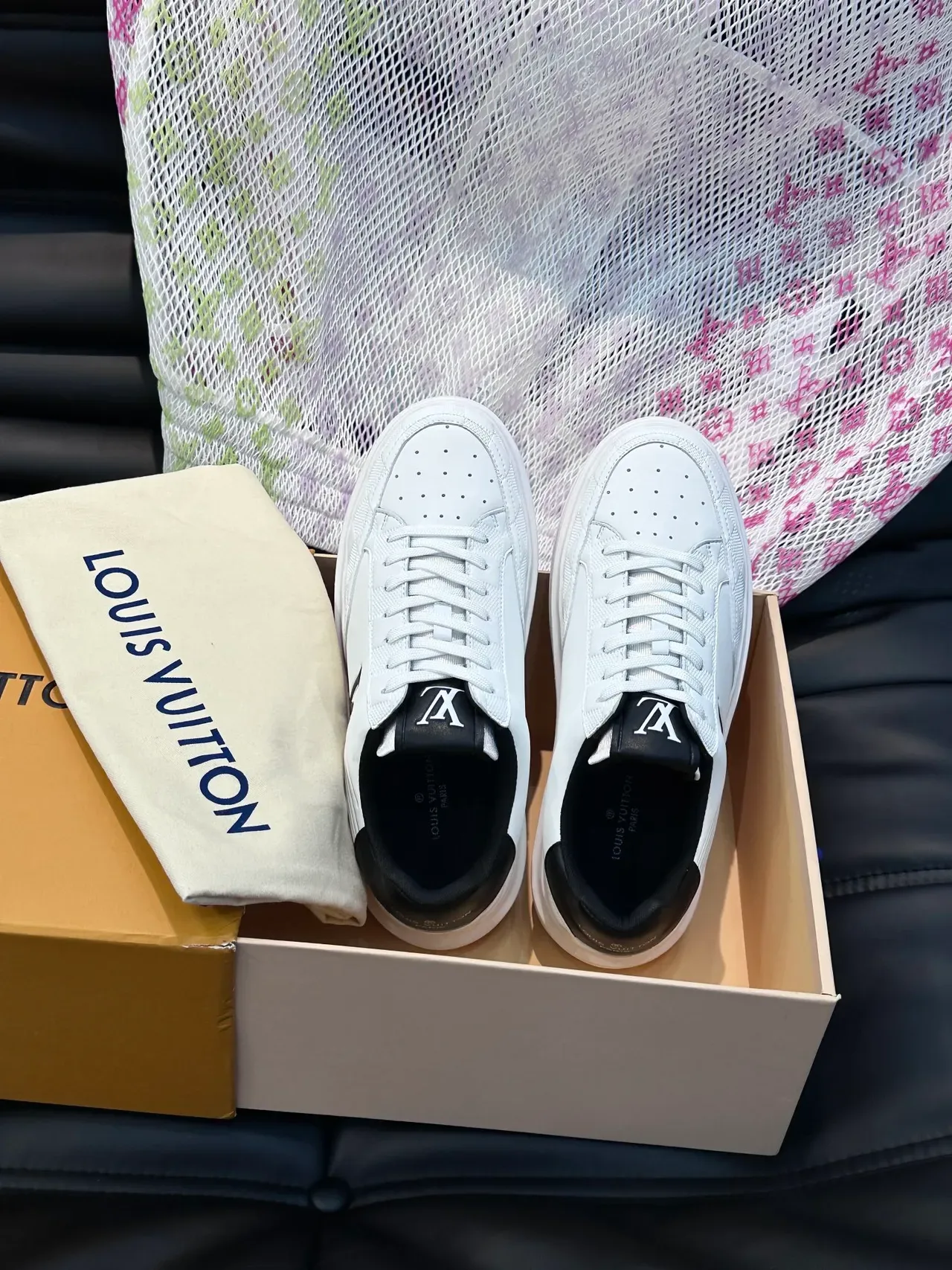 লুইস ভিটন LV Trainer সাদা কালো মোনোগ্রাম সাইড লোগো ডামিয়ার চেক ওভারলে লাইফস্টাইল স্নিকার 4