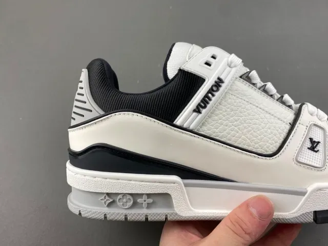 Louis Vuitton LV Trainer White Black Pebbled Leather Contrast Piping Lifestyle Sneakers 3