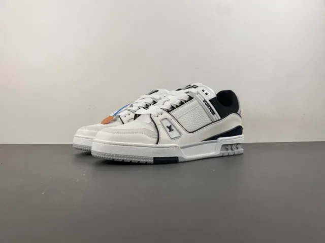 Louis Vuitton LV Trainer White Black Pebbled Leather Contrast Piping Lifestyle Sneakers 10