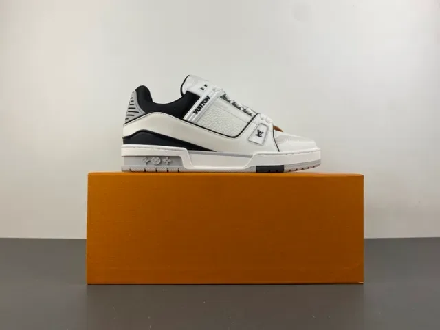 Louis Vuitton LV Trainer White Black Pebbled Leather Contrast Piping Lifestyle Sneakers 15