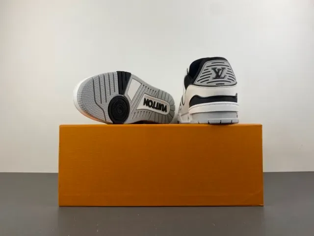 Louis Vuitton LV Trainer White Black Pebbled Leather Contrast Piping Lifestyle Sneakers 16