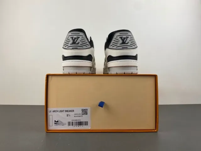 Louis Vuitton LV Trainer White Black Pebbled Leather Contrast Piping Lifestyle Sneakers 17