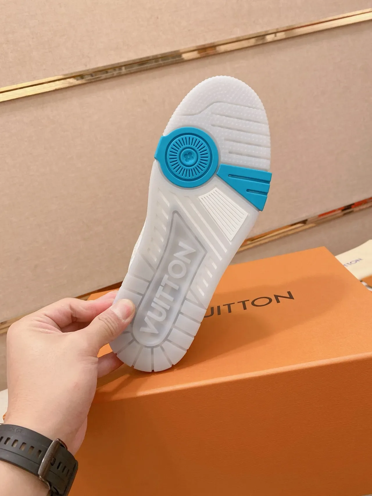 Louis Vuitton LV Trainer সাদা নীল মোনोग্রাম চামড়া উপরের অংশ ডুয়াল টোন পাইপিং লাইফস্টাইল স্নিকার্স 3