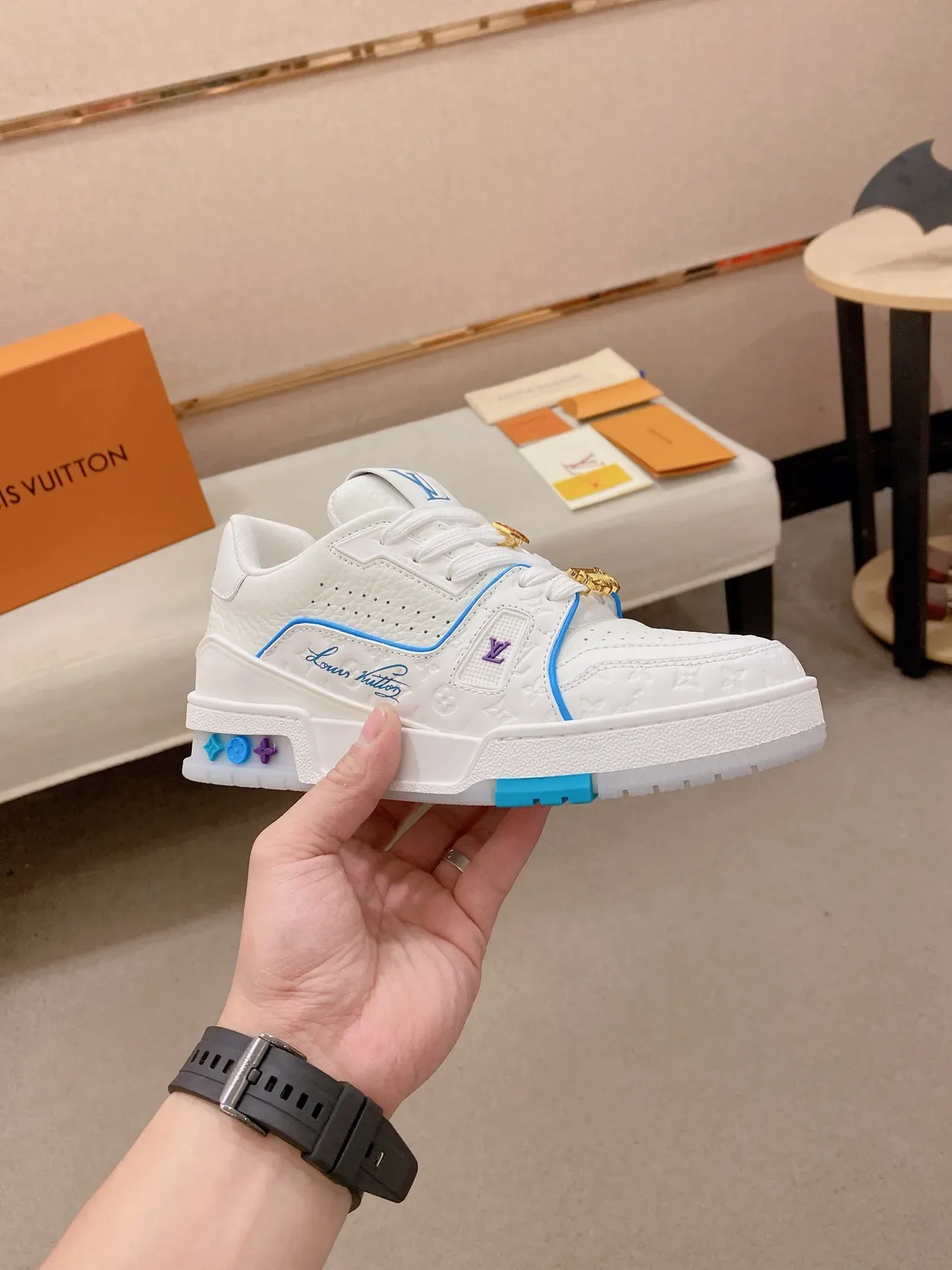 Louis Vuitton LV Trainer সাদা নীল মোনोग্রাম চামড়া উপরের অংশ ডুয়াল টোন পাইপিং লাইফস্টাইল স্নিকার্স 6
