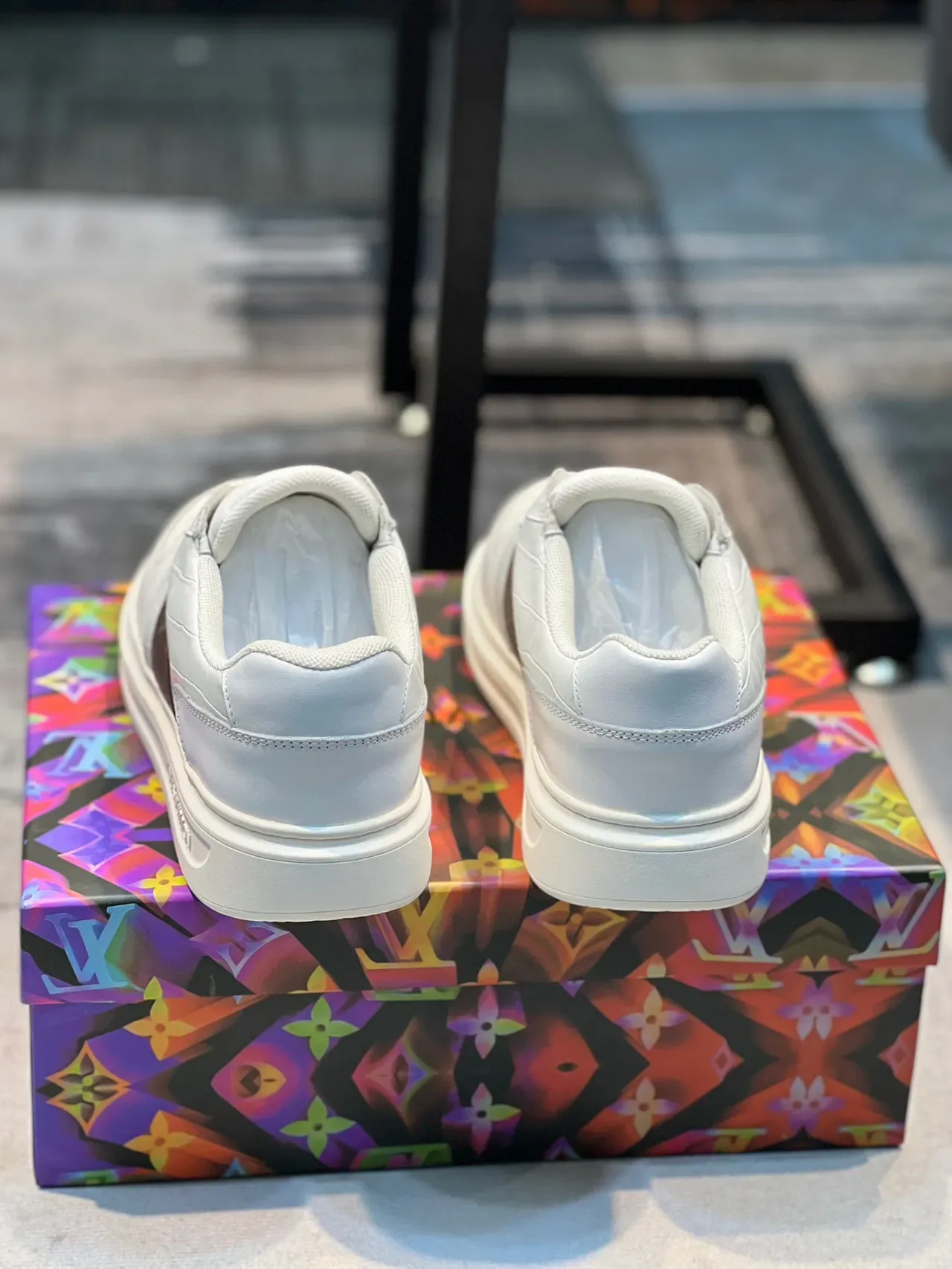 Louis Vuitton LV Trainer Blanc Marron Cuir embossé crocodile Monogram Stripe Detail Lifestyle Sneakers 2