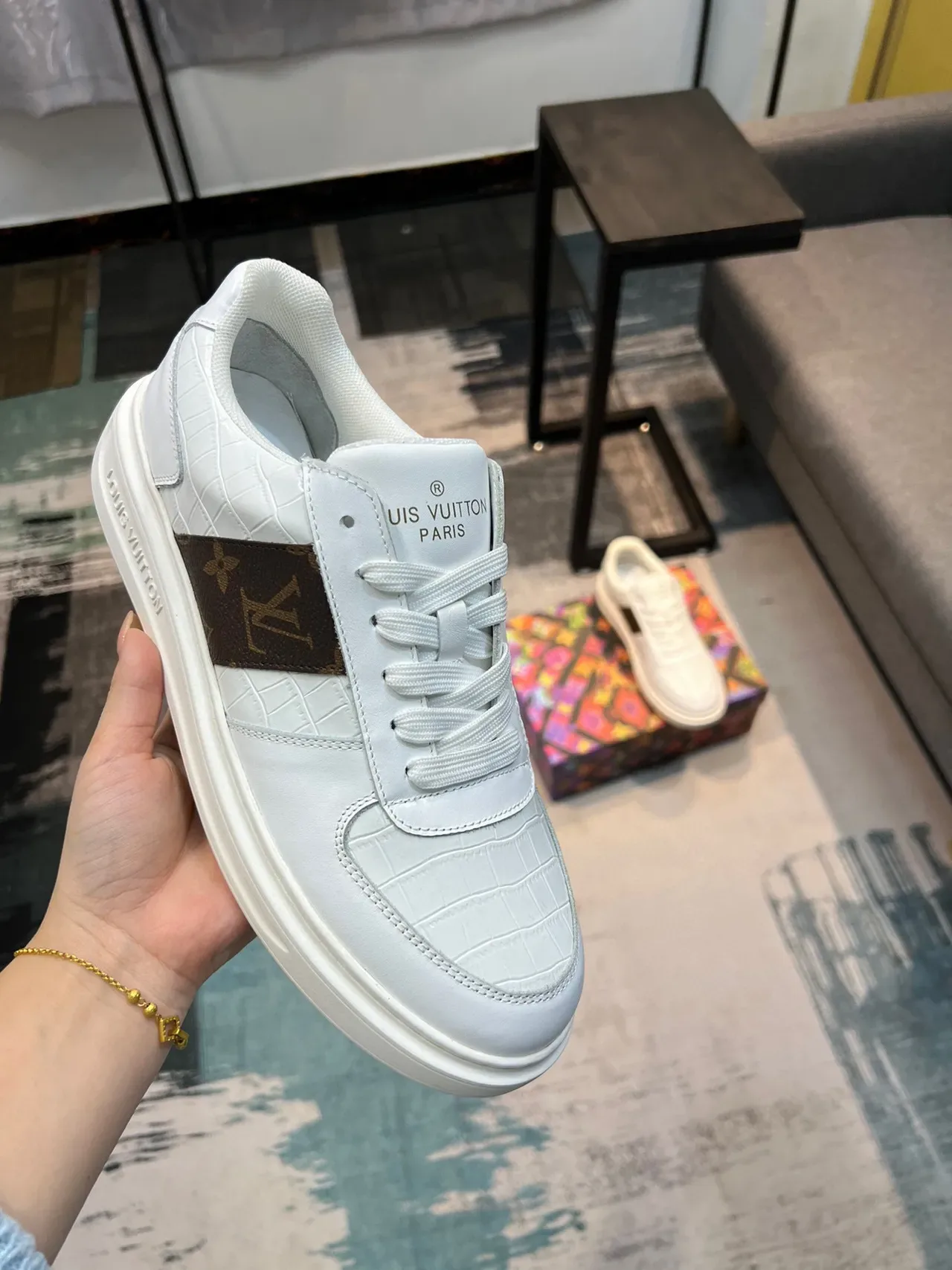 Louis Vuitton LV Trainer Blanc Marron Cuir embossé crocodile Monogram Stripe Detail Lifestyle Sneakers 6