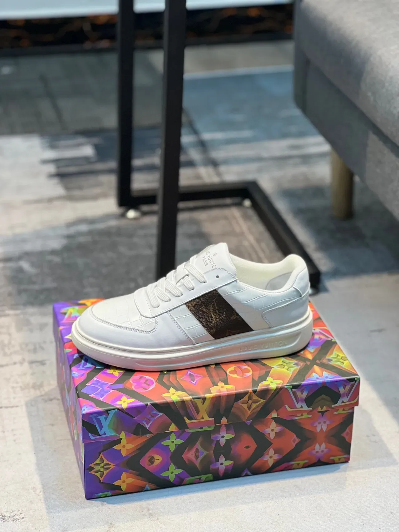 Louis Vuitton LV Trainer Blanc Marron Cuir embossé crocodile Monogram Stripe Detail Lifestyle Sneakers 8