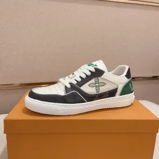 Louis Vuitton LV Trainer Zapatillas Lifestyle Blancas y Verdes de Cuero y Textil en Capa Superior Perforada en la Punta