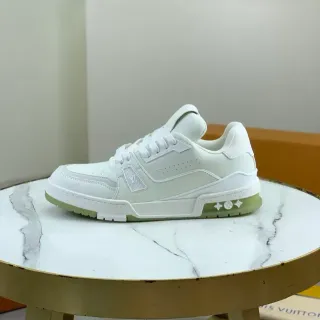 Louis Vuitton LV Trainer Branco Verde Construção de Couro em Camadas Painel Lateral Geométrico Tênis Lifestyle