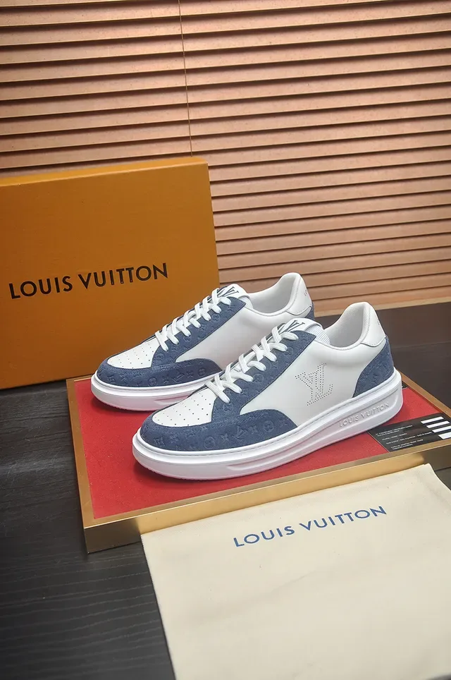 লুইস ভিটন LV Trainer হোয়াইট ও নেভি লো-টপ পারফোরেটেড মনোগ্রাম লাইফস্টাইল স্নিকার 4