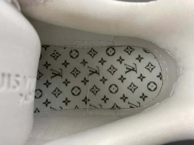 Louis Vuitton LV Trainer Blanc Navy Monogrammed Panels Cuir Supérieur Lifestyle Sneakers 8
