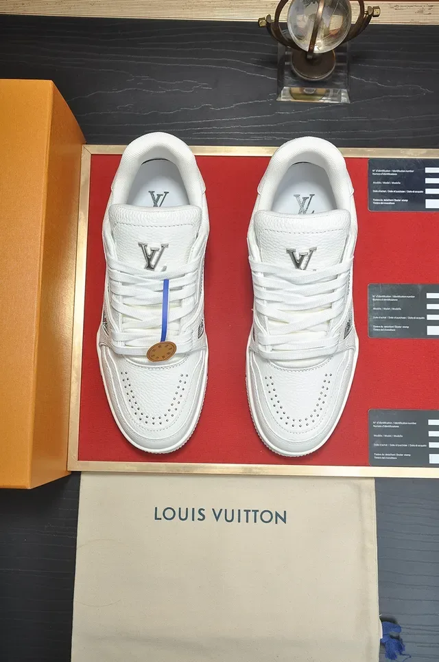 Louis Vuitton LV Trainer White Silver Textured Pebbled Leather Upper Lifestyle Sneakers 5