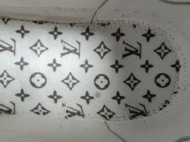 Louis Vuitton LV Trainer Blanc Translucide Monogrammed Tissu Supérieur Superpositions Cuir Lifestyle Sneakers 2