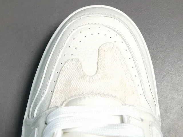 Louis Vuitton LV Trainer Blanc Translucide Monogrammed Tissu Supérieur Superpositions Cuir Lifestyle Sneakers 3