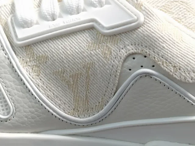 Louis Vuitton LV Trainer Blanc Translucide Monogrammed Tissu Supérieur Superpositions Cuir Lifestyle Sneakers 5