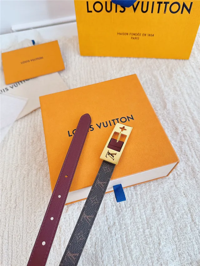 Louis Vuitton مونوغرام كانفاس ذهبي اللون مشبك حزام جلد 18