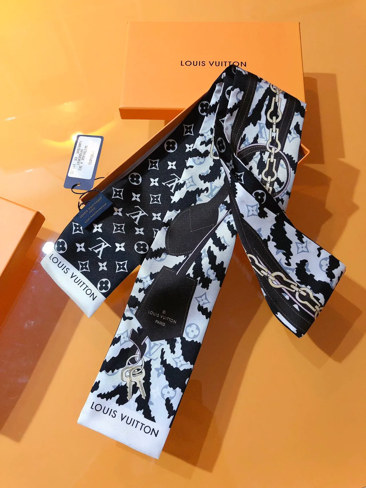 Louis Vuitton Monogram Chain Key Print Silk Scarf 7