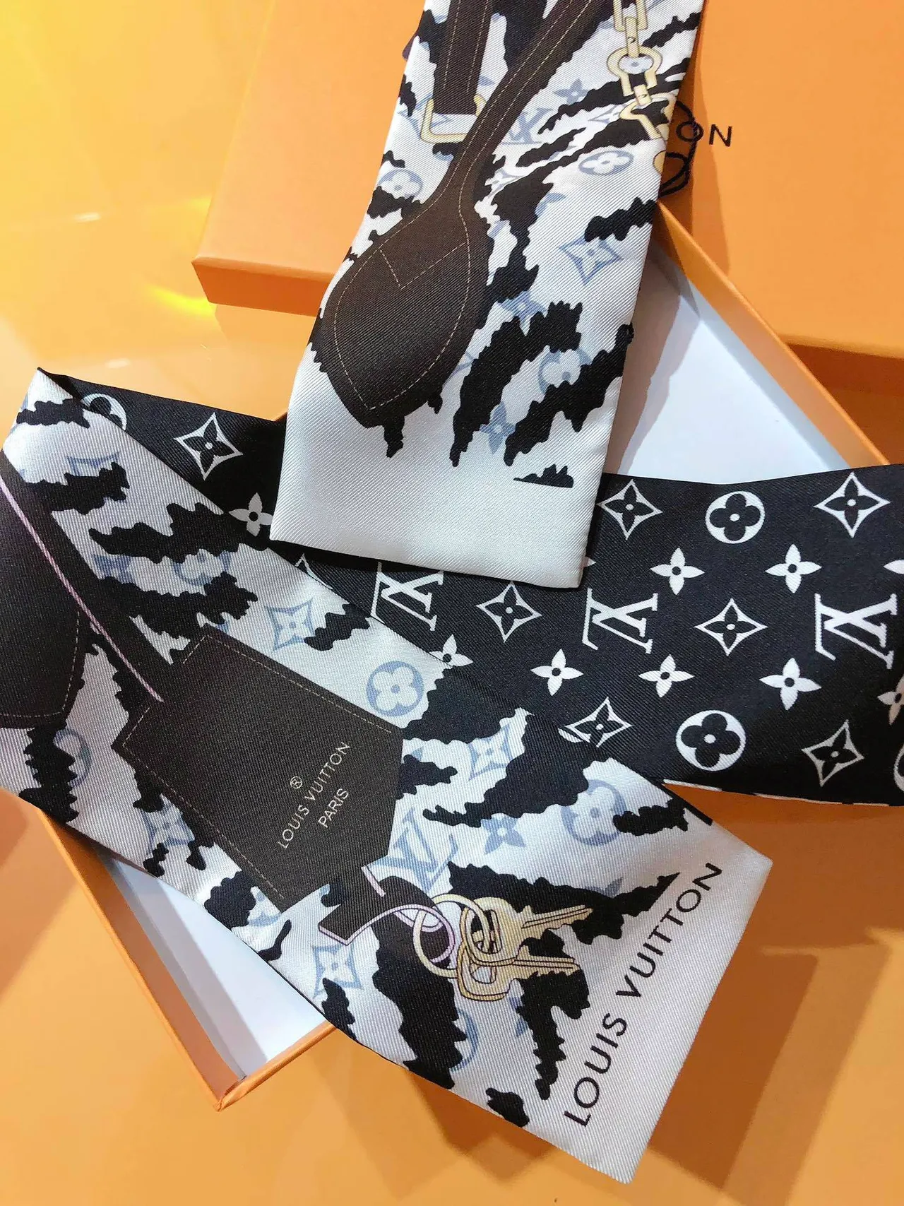 Louis Vuitton Monogram Chain Key Print Silk Scarf 9