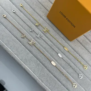 Louis Vuitton Monogram Charm سلسلة رفيعة أساور