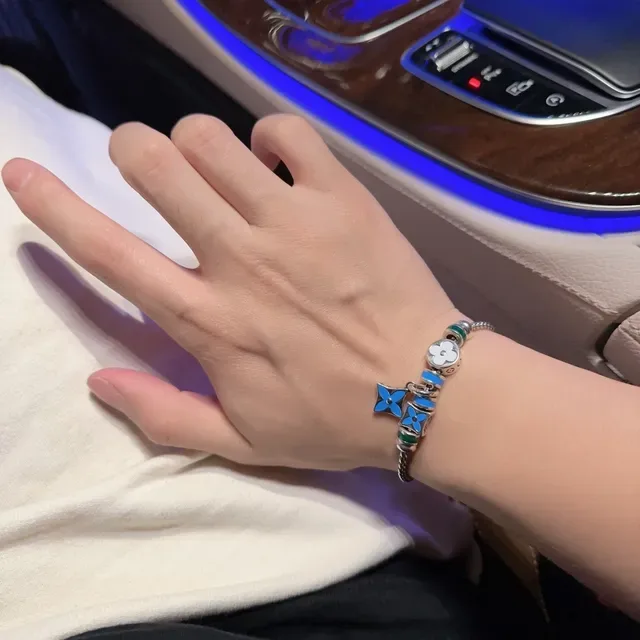 Louis Vuitton Monogram Bracelet Charme Fleur Argent Boîte Bleue Chaîne Émail Charms Floraux 2