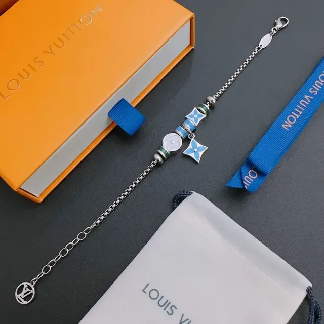 Louis Vuitton Monogram Bracelet Charme Fleur Argent Boîte Bleue Chaîne Émail Charms Floraux 9