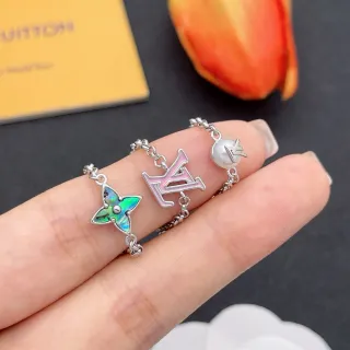 Louis Vuitton Monogram Flower Pearl Chain Rings