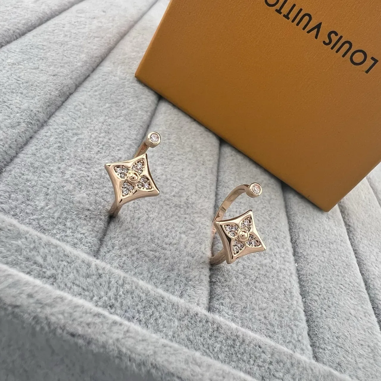 Louis Vuitton Monogram Flower Quatrefoil Pavé Earrings 3