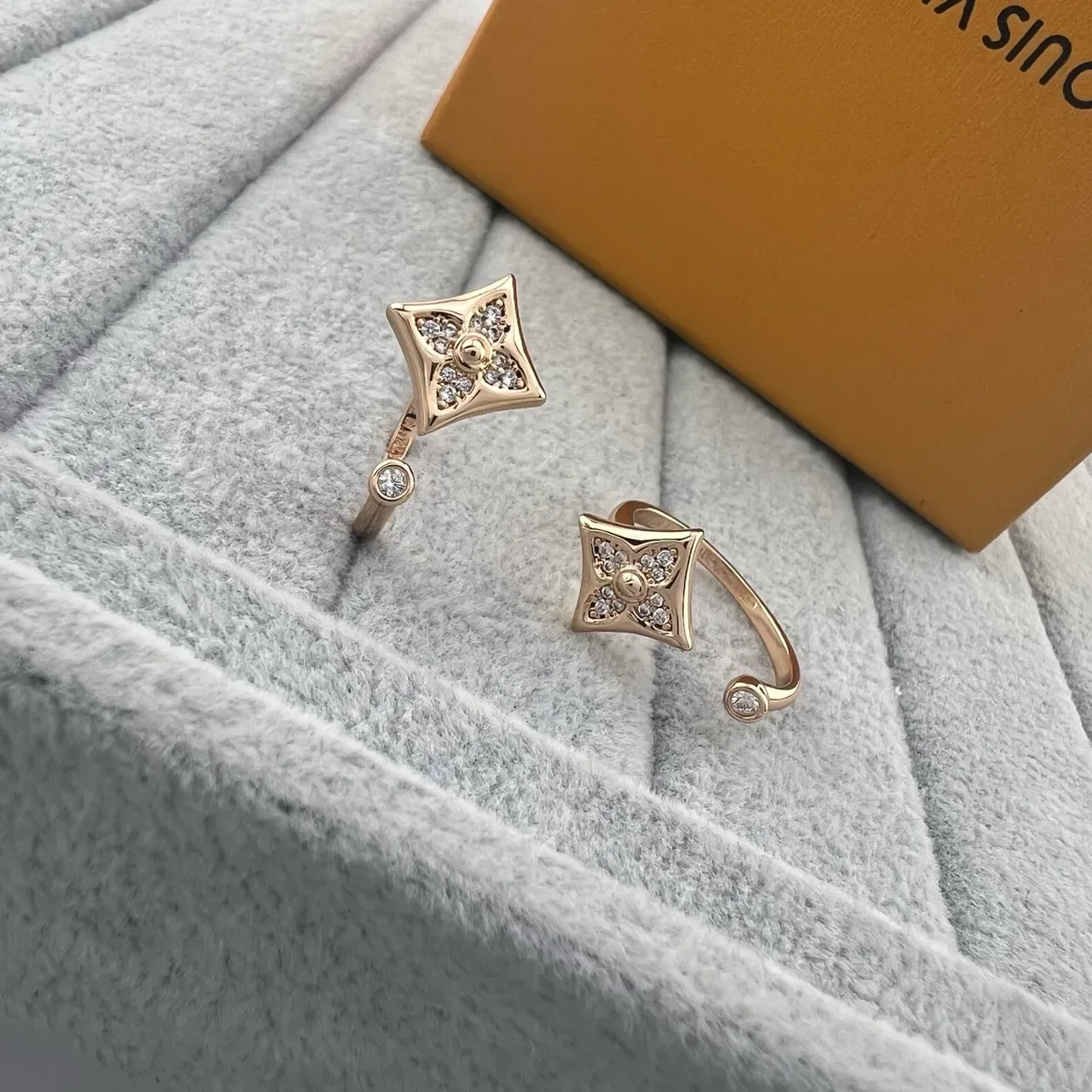 Louis Vuitton Monogram Flower Quatrefoil Pavé Earrings 4
