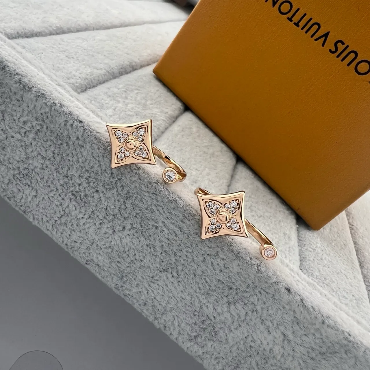 Louis Vuitton Monogram Flower Quatrefoil Pavé Earrings 5