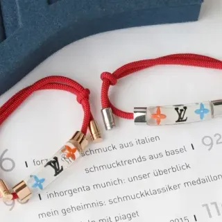 سوار لويس فيتون مونوغرام فلاور أحمر حبل مضفر