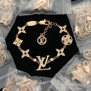 Louis Vuitton Monogram Flowers गुलाबी सोने का टोन क्रिस्टल पावे ब्रेसलेट
