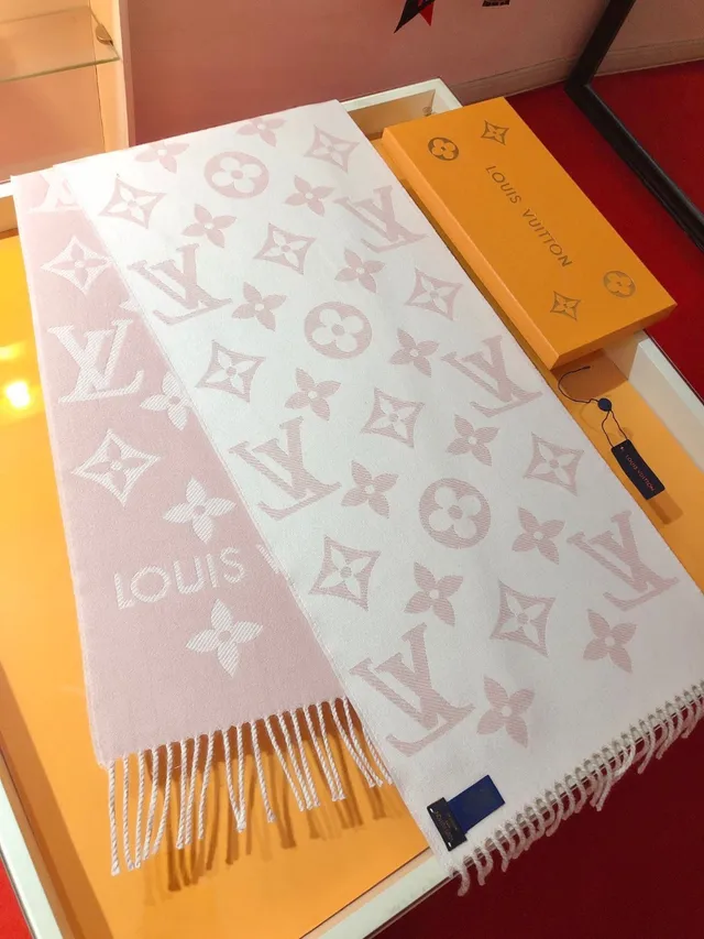 Louis Vuitton Monogram Jacquard وشاح كشميري وردي وكريمي 7