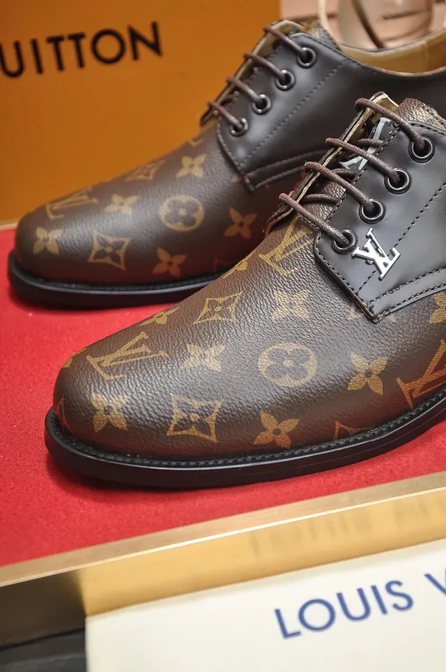 Louis Vuitton Sapatos Oxford Monogram de Couro com Cap-Toe 3