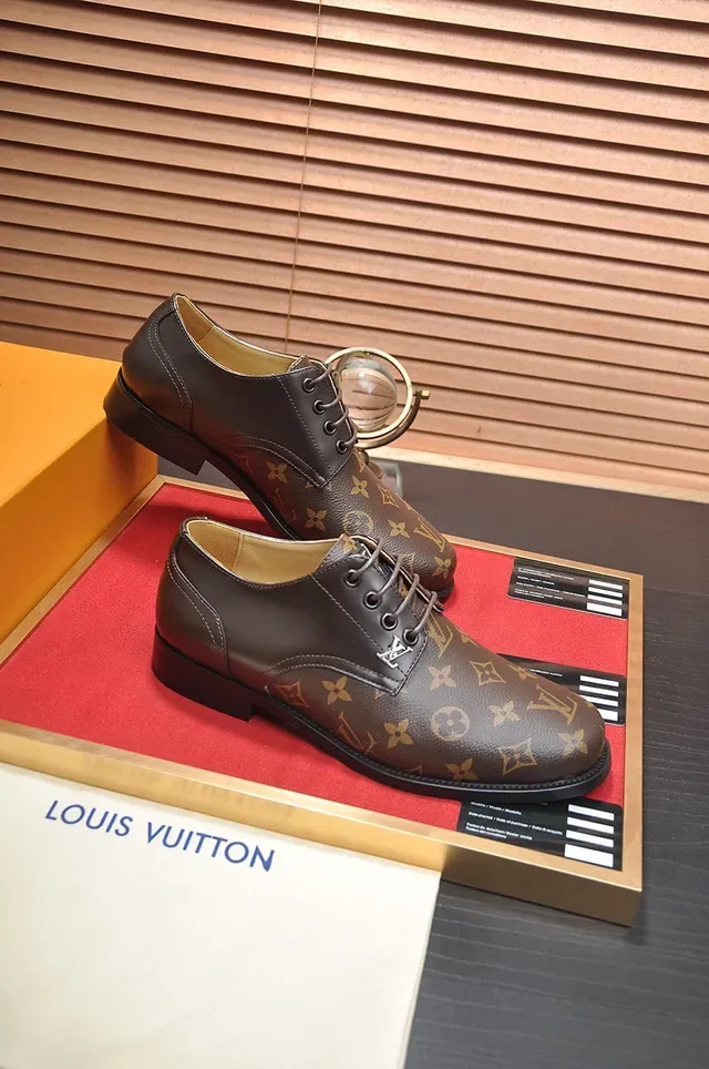 Louis Vuitton Sapatos Oxford Monogram de Couro com Cap-Toe 5