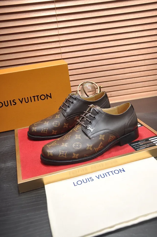 Louis Vuitton Sapatos Oxford Monogram de Couro com Cap-Toe 8