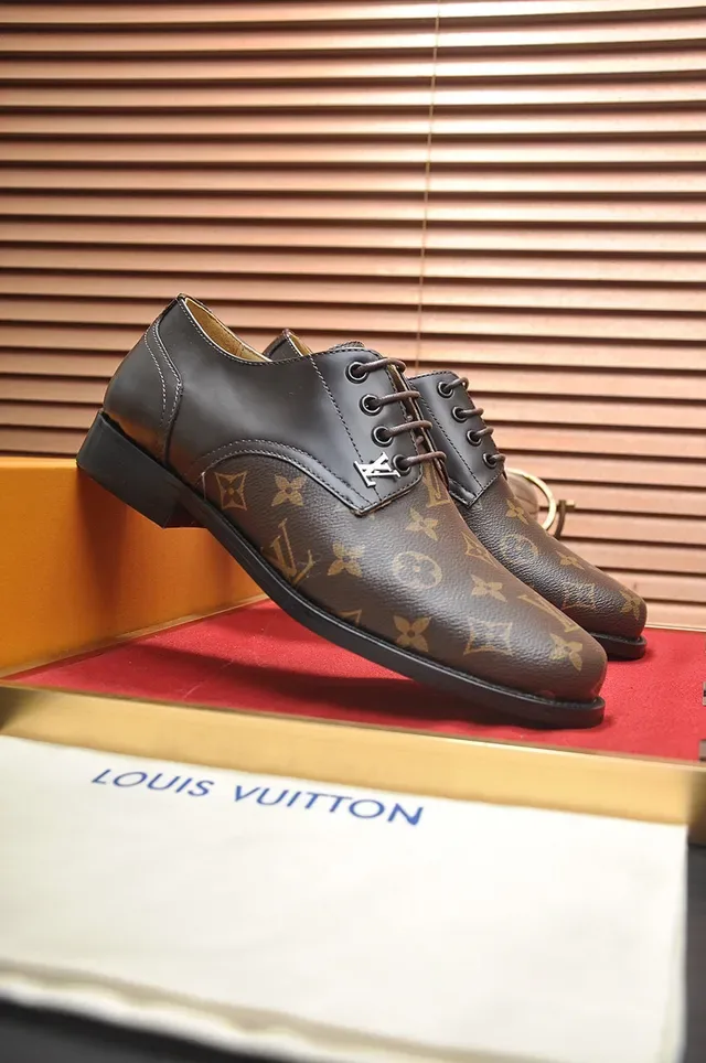 Louis Vuitton Sapatos Oxford Monogram de Couro com Cap-Toe 9