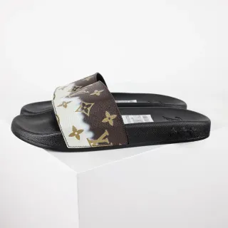 Louis Vuitton Monogram टाई-डाई स्लाइड स्लिपर्स
