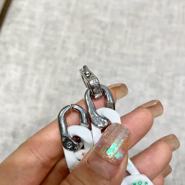 Louis Vuitton Monogram World Tour Chain-Link Bracelet 4