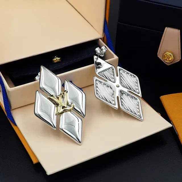 Louis Vuitton Monogram World Tour Diamond-Shaped Metallic Brooches 3