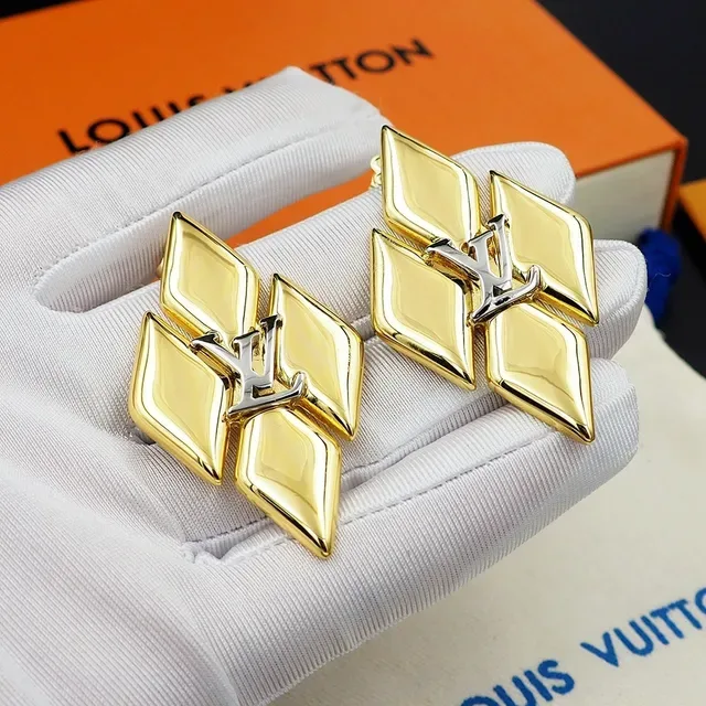 Louis Vuitton Monogram World Tour Diamond-Shaped Metallic Brooches 4