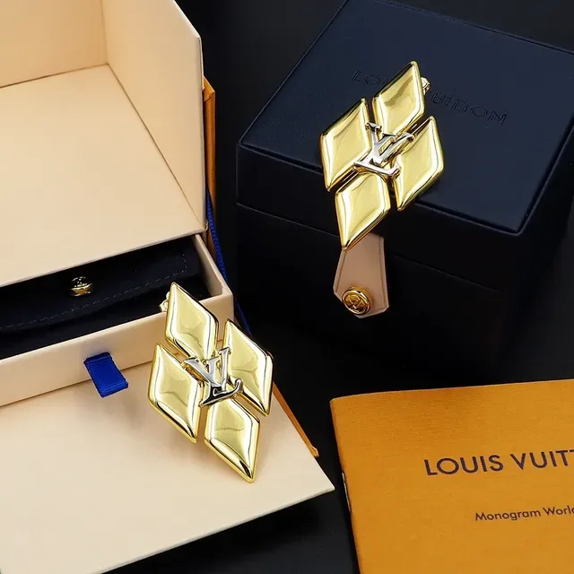 Louis Vuitton Monogram World Tour Diamond-Shaped Metallic Brooches 8