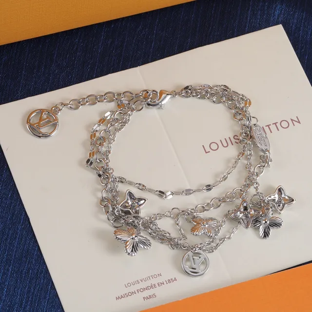 Louis Vuitton Monogram World Tour متعدد السلاسل درجة فضية قلادة 4