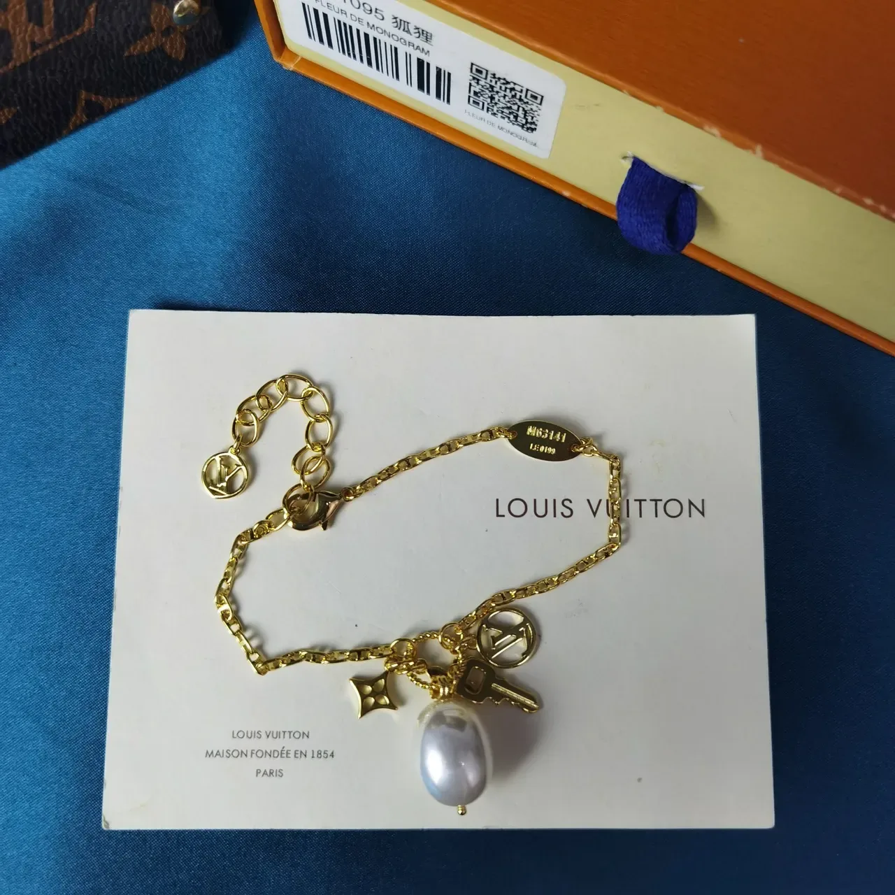 Louis Vuitton Multi-Charm Gold White Chain Link Baroque Pearl Pendant Bracelet 3