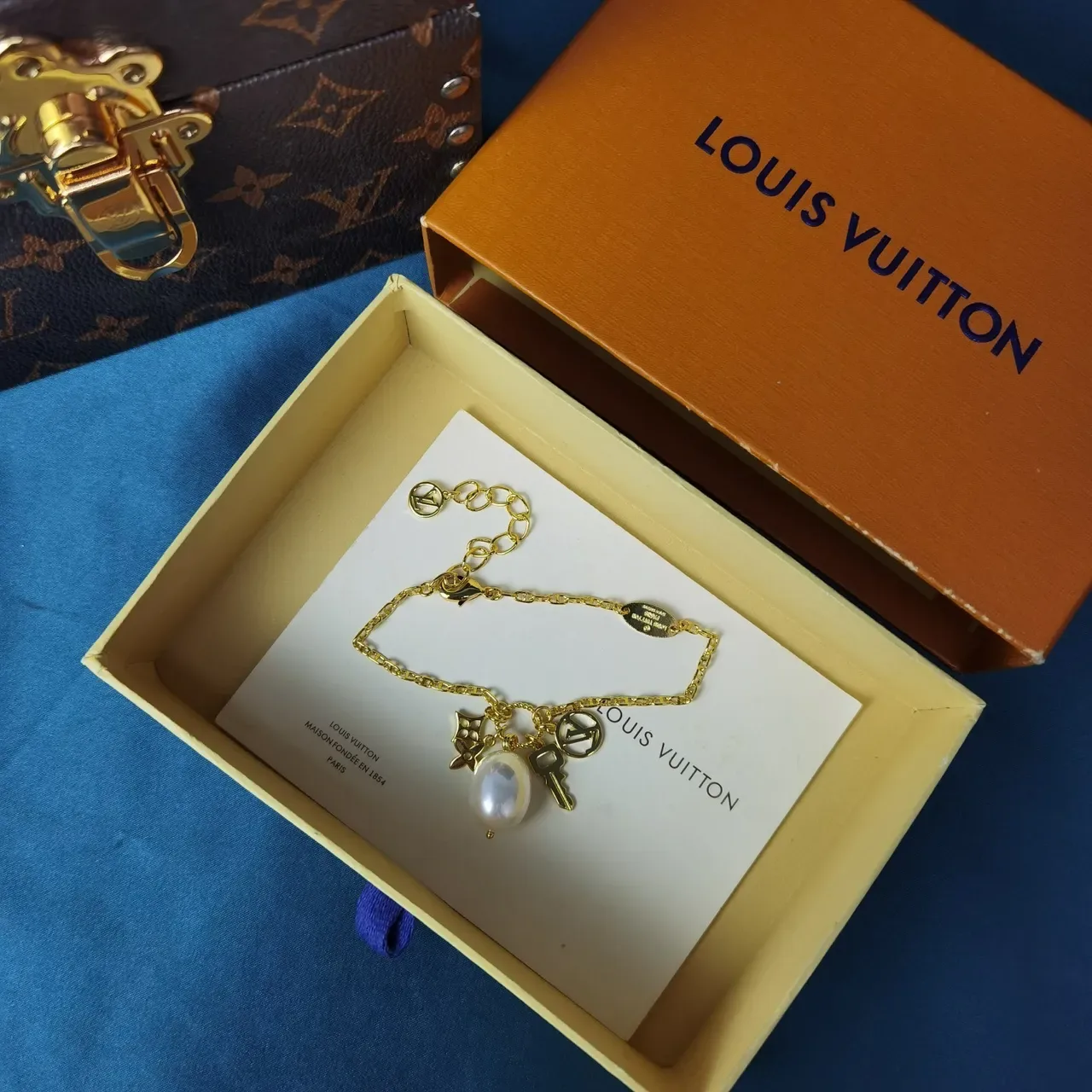 Louis Vuitton Multi-Charm Gold White Chain Link Baroque Pearl Pendant Bracelet 7
