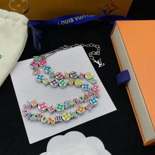 Louis Vuitton Collar de Charms de Esmalte de varios colores