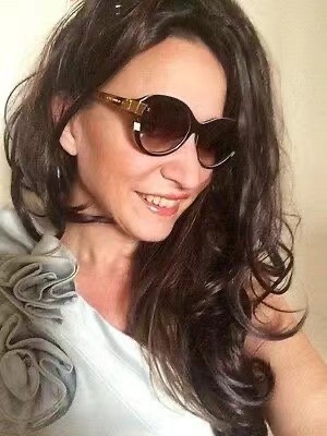 Louis Vuitton Petit Soupçon Óculos de Sol Preto Dourado Silhueta Olho de Gato Temples com Monograma Decorado 4