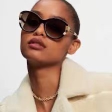 Louis Vuitton Petit Soupçon Óculos de Sol Preto Dourado Silhueta Olho de Gato Temples com Monograma Decorado 6