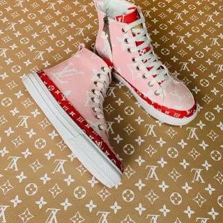 Louis Vuitton Zapatillas Lifestyle Monogram Impreso en Rosa Rojo High-Top
