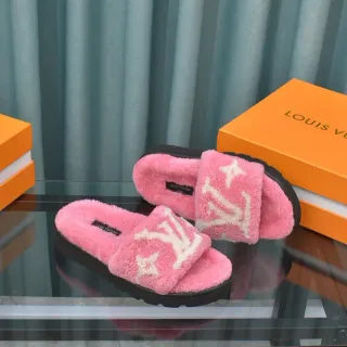 Louis Vuitton pantuflas rosa blanco esponjosas de piel de cordero monogramadas con correa